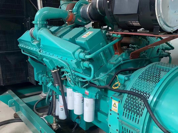 启东更换100kW柴油发电机组机油时，需要注意哪些事项？